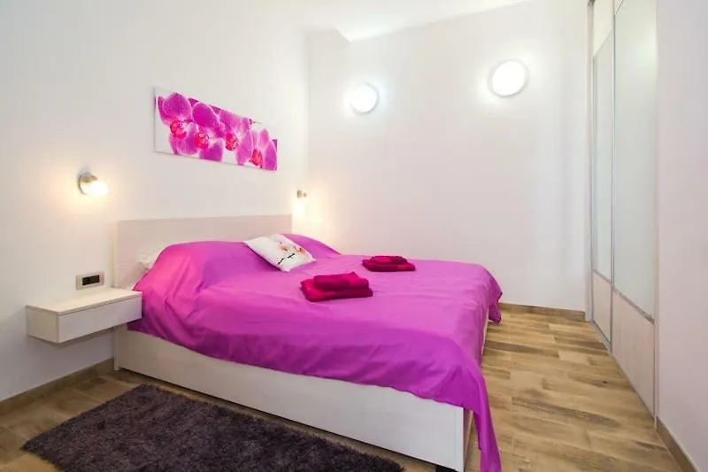 Apartment Radiant Orchid Poreč